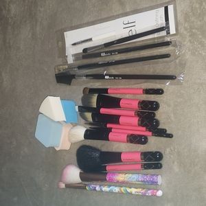 Random makeup tools.
